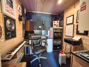 Photo 30- click for photo gallery